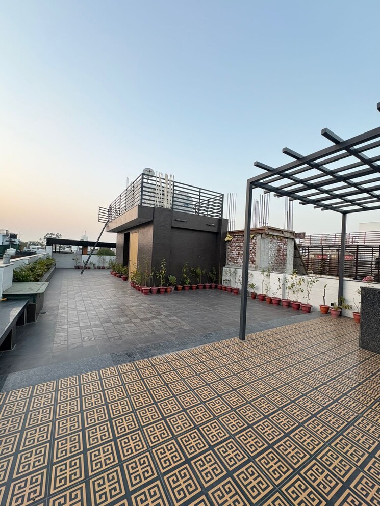 Terrace, east of kailash 4 Bedroom 2700 Sq.Ft. Builder Floor In East Of Kailash Delhi 9564095