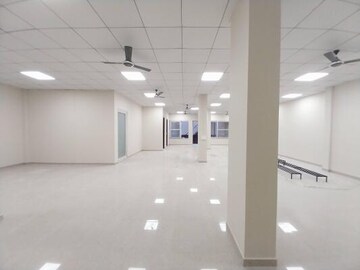  Showroom For Rent in Exhibition Road