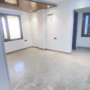 Room in 4 BHK Builder Floor at Rohini Sector 11 – for Rent