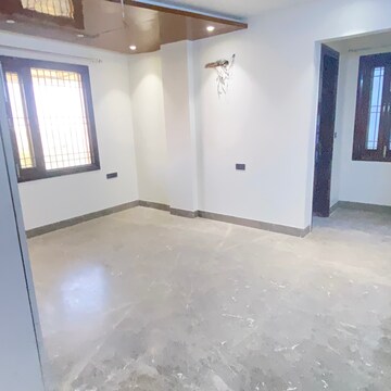 Room in 4 BHK Builder Floor at Rohini Sector 11 – for Rent