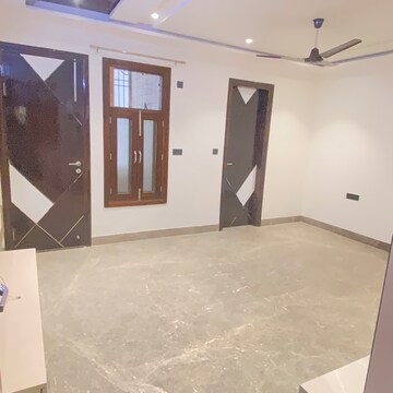 Room in 4 BHK Builder Floor at Rohini Sector 11 – for Rent