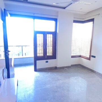 Room in 4 BHK Builder Floor at Rohini Sector 11 – for Rent