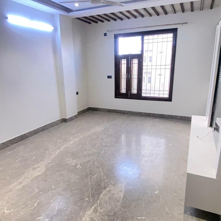 Room, rohini sector 11 4 Bedroom 144 Sq.Mt. Builder Floor In Rohini Sector 11 Delhi 9564153