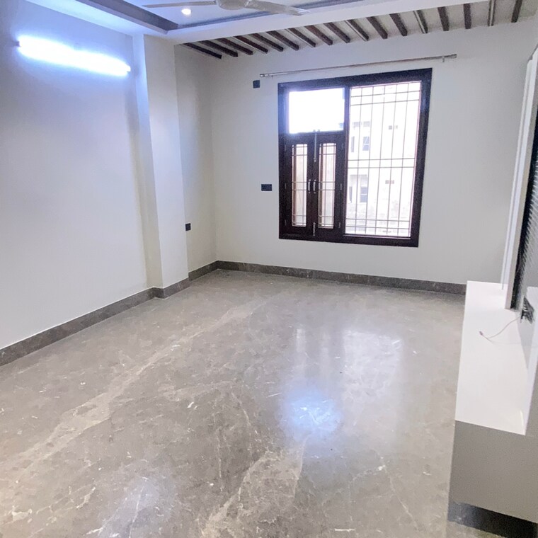 Room, rohini sector 11 4 Bedroom 144 Sq.Mt. Builder Floor In Rohini Sector 11 Delhi 9564153