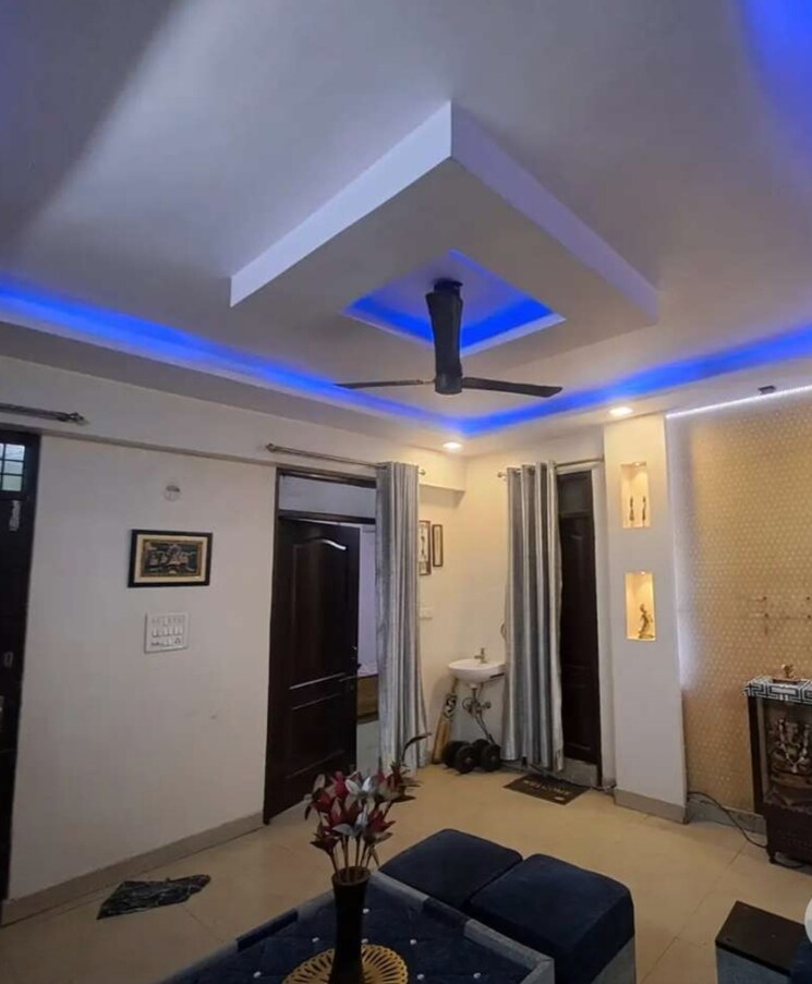 Room, hazratganj 3 Bedroom 1450 Sq.Ft. Apartment In Hazratganj Lucknow 9564290