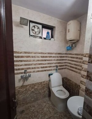 Bathroom in 3 BHK Apartment at Hazratganj – for Rent