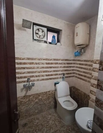 Bathroom in 3 BHK Apartment at Hazratganj – for Rent