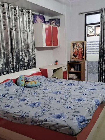 Bedroom in 3 BHK Apartment at Hazratganj – for Rent