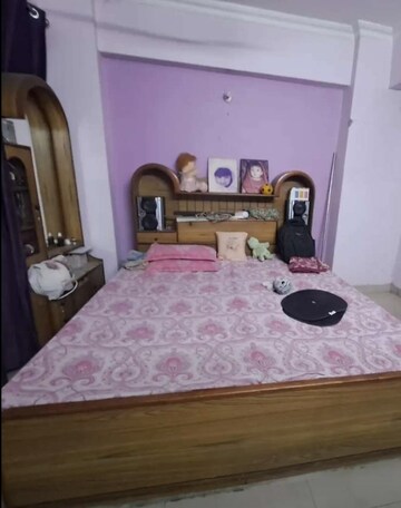Bedroom in 3 BHK Apartment at Hazratganj – for Rent