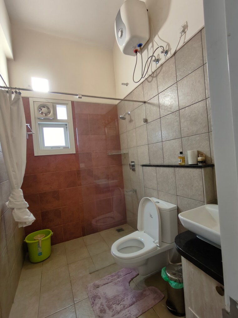 Bathroom, prestige-lakeside-habitat 4 Bedroom 4033 Sq.Ft. Villa In Varthur Bangalore 9564283