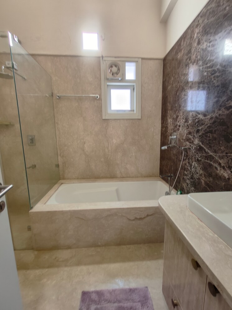 Bathroom, prestige-lakeside-habitat 4 Bedroom 4033 Sq.Ft. Villa In Varthur Bangalore 9564283