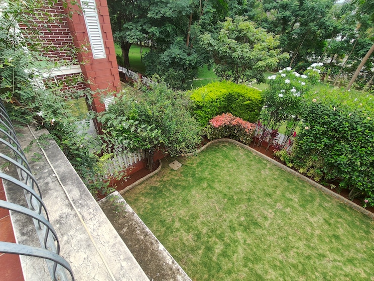 Garden, prestige-lakeside-habitat 4 Bedroom 4033 Sq.Ft. Villa In Varthur Bangalore 9564283