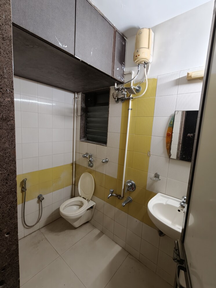 Bathroom, kanakia-sanskruti 2 Bedroom 850 Sq.Ft. Apartment In Kandivali East Mumbai 9564320