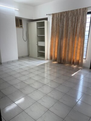 Room in 3 BHK Apartment at Sneha Sankul, Kothrud – for Rent
