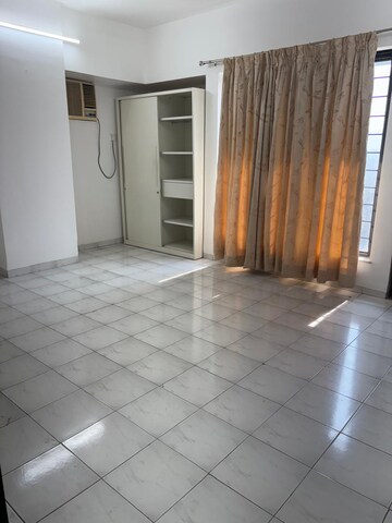 Room in 3 BHK Apartment at Sneha Sankul, Kothrud – for Rent