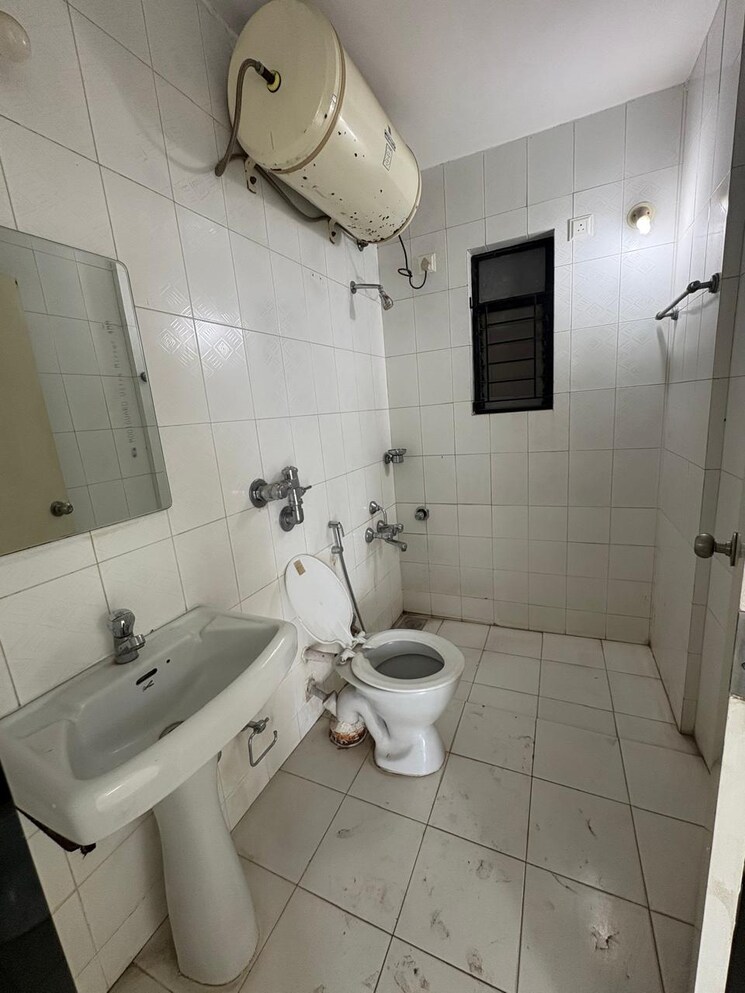 Bathroom, sneha-sankul 3 Bedroom 1500 Sq.Ft. Apartment In Kothrud Pune 9564325
