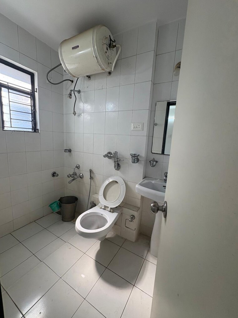 Bathroom, sneha-sankul 3 Bedroom 1500 Sq.Ft. Apartment In Kothrud Pune 9564325