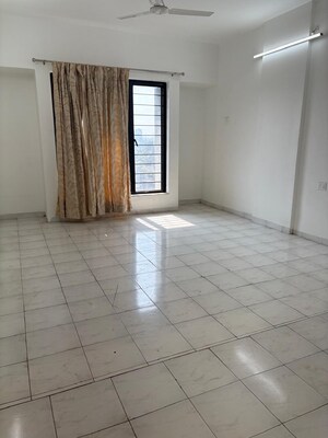 Room in 3 BHK Apartment at Sneha Sankul, Kothrud – for Rent