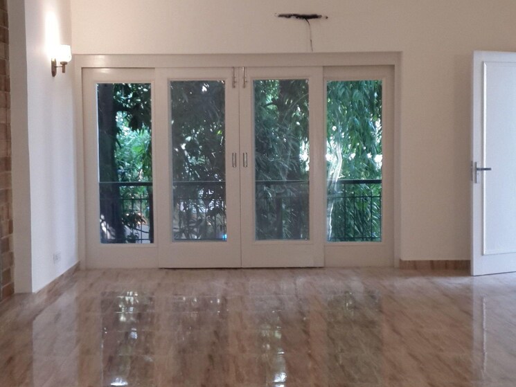 Room, defence colony 5 Bedroom 5500 Sq.Ft. Independent House In Defence Colony Delhi 9564356