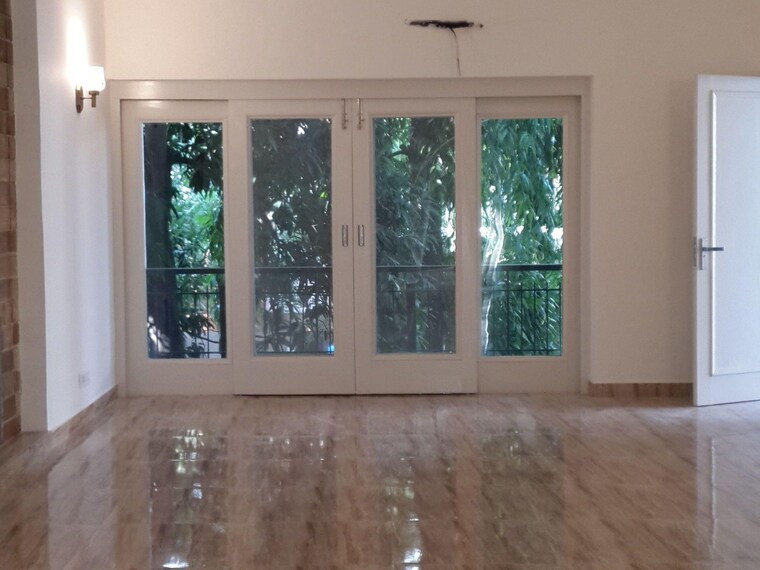 Room, defence colony 5 Bedroom 5500 Sq.Ft. Independent House In Defence Colony Delhi 9564356