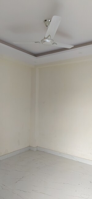 Room in 2 BHK Builder Floor at Khirki Extension – for Rent