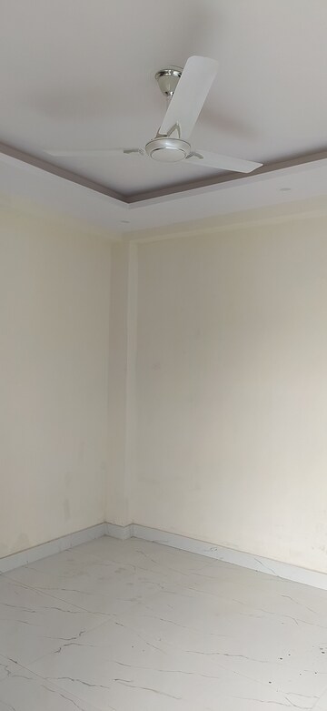 Room in 2 BHK Builder Floor at Khirki Extension – for Rent