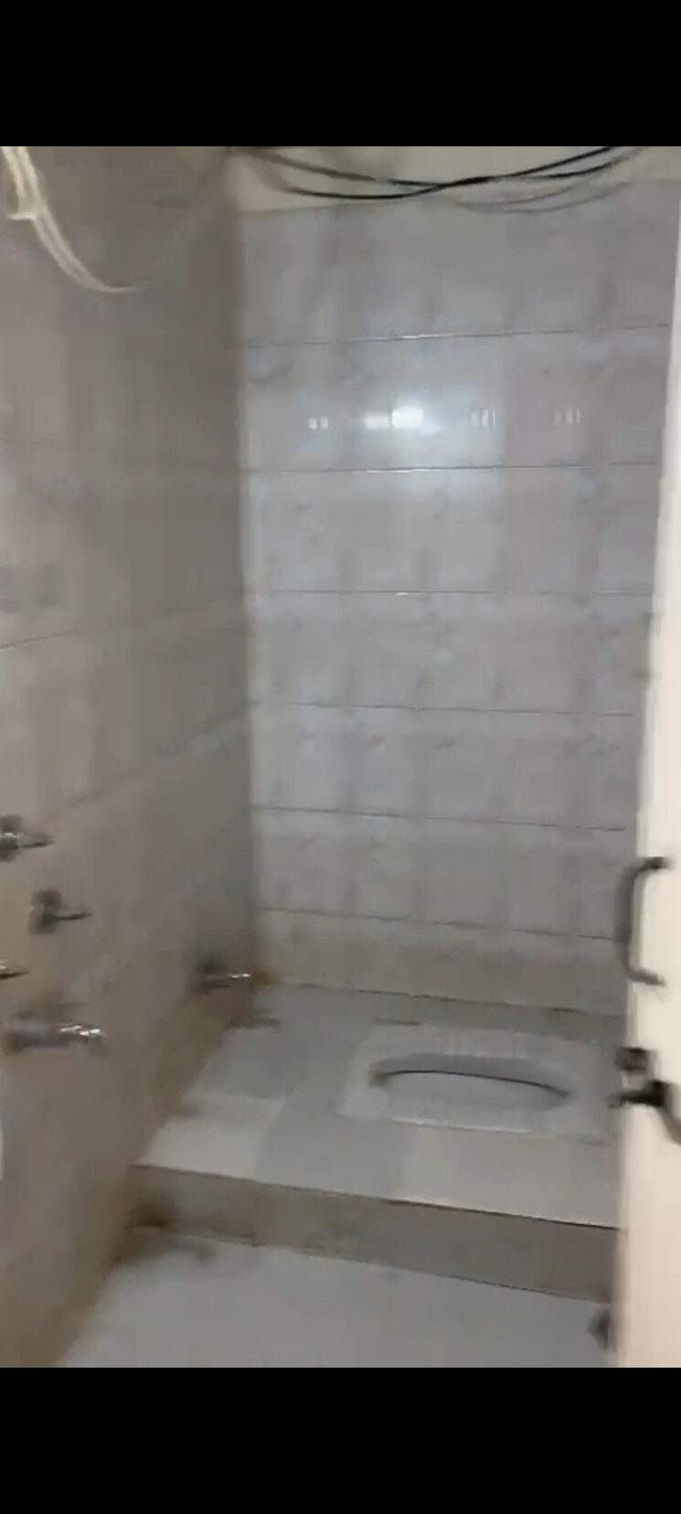 Bathroom, sawant-vihar 2 Bedroom 1000 Sq.Ft. Apartment In Katraj Pune 9564368