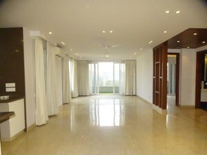 Room in 3 BHK Builder Floor at Defence Colony – for Rent