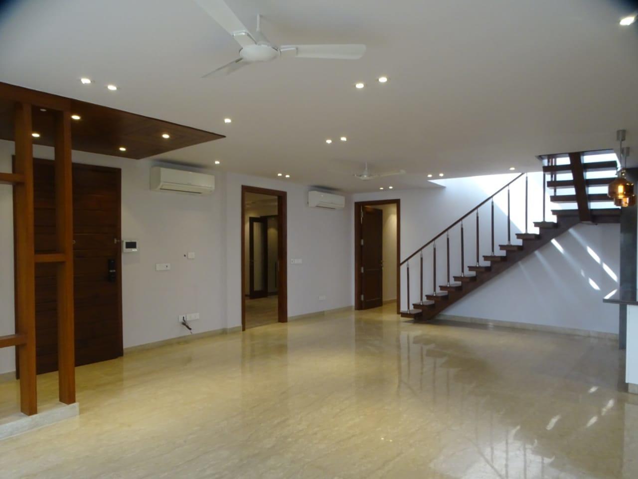 3 BHK + Servant Room Builder Floor For Rent in Defence Colony