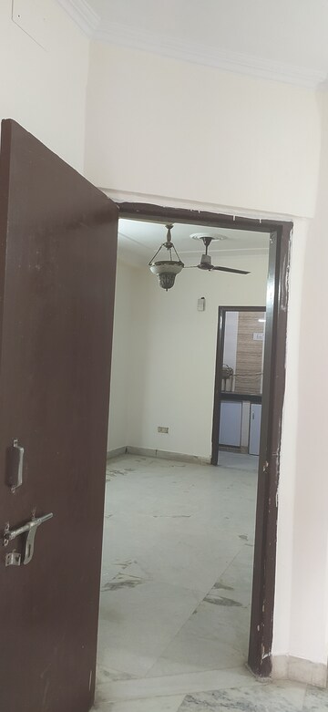 Room in 1 BHK Builder Floor at Khirki Extension – for Rent
