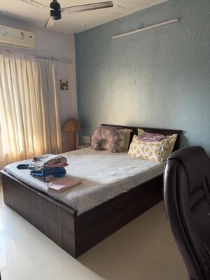 Bedroom in 2 BHK Apartment at Neighbourhood Society, Malad East – for Rent