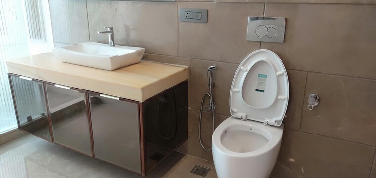 Bathroom, defence colony 4 Bedroom 2925 Sq.Ft. Builder Floor In Defence Colony Delhi 9564382