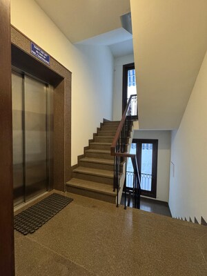 Room in 3 BHK Builder Floor at Defence Colony – for Rent