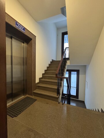 Room in 3 BHK Builder Floor at Defence Colony – for Rent