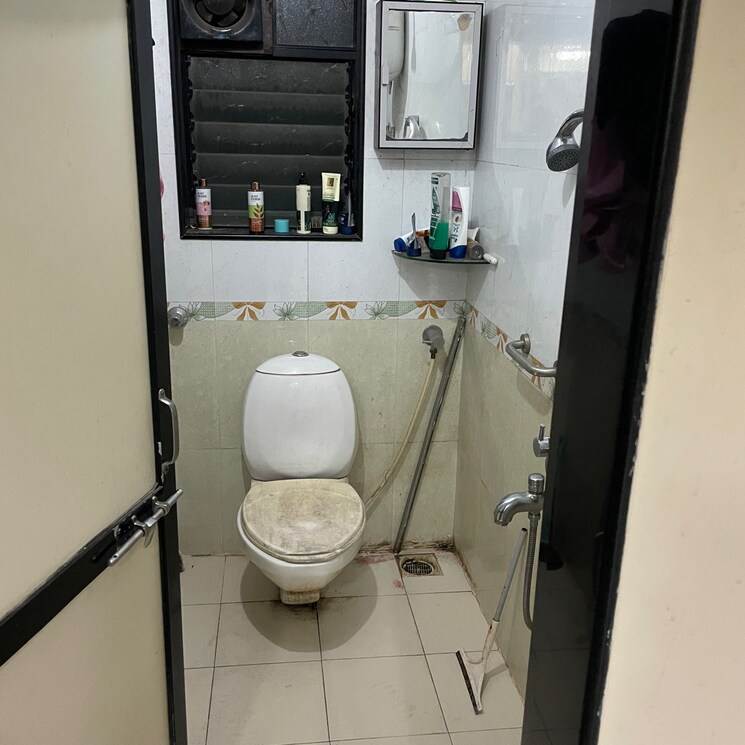 Bathroom, vandana-apartment 2 Bedroom 1000 Sq.Ft. Apartment In Senapati Bapat Road Pune 9564403