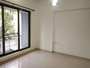 Room in 3 BHK Apartment at Bandra West – for Rent