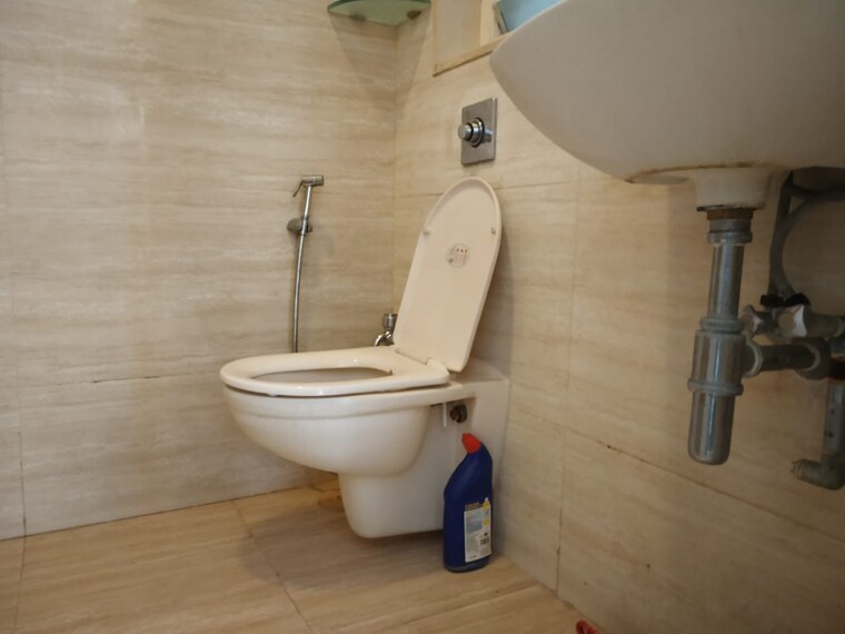 Bathroom, bandra west 3 Bedroom 1150 Sq.Ft. Apartment In Bandra West Mumbai 9564394