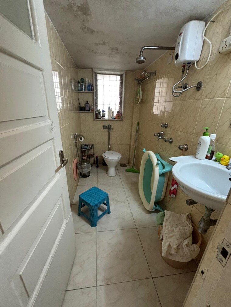 Bathroom, manju-mahal-apartment 2 Bedroom 1200 Sq.Ft. Apartment In Pali Hill Mumbai 9564409