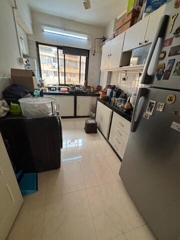 Team Area in 2 BHK Apartment at Manju Mahal Apartment, Pali Hill – for Rent