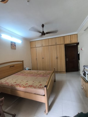 Bedroom in 2 BHK Apartment at Dara House, Khar West – for Rent