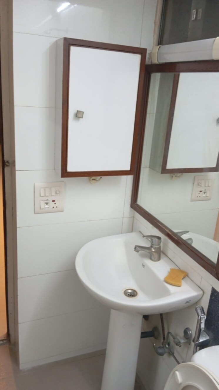 Attached Bathroom, kalkaji 3 Bedroom 2300 Sq.Ft. Builder Floor In Kalkaji Delhi 9564455