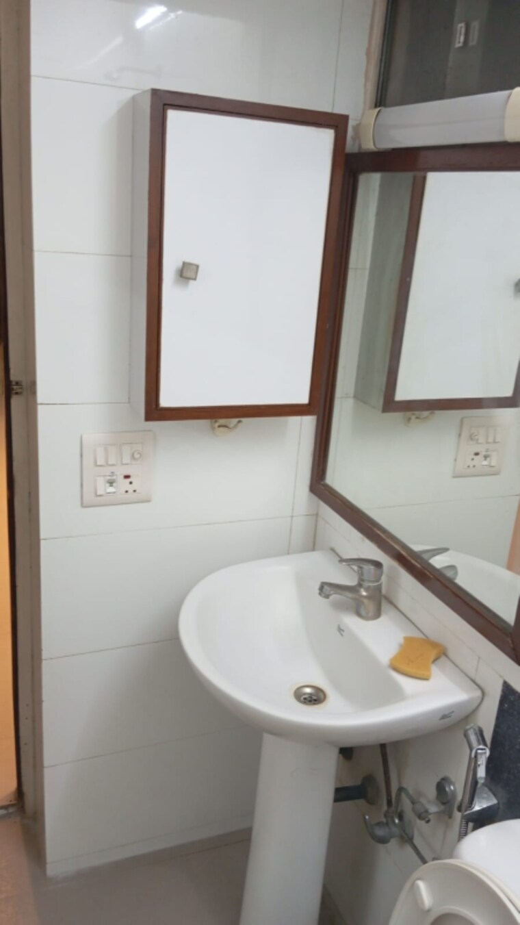 Attached Bathroom, kalkaji 3 Bedroom 2300 Sq.Ft. Builder Floor In Kalkaji Delhi 9564455