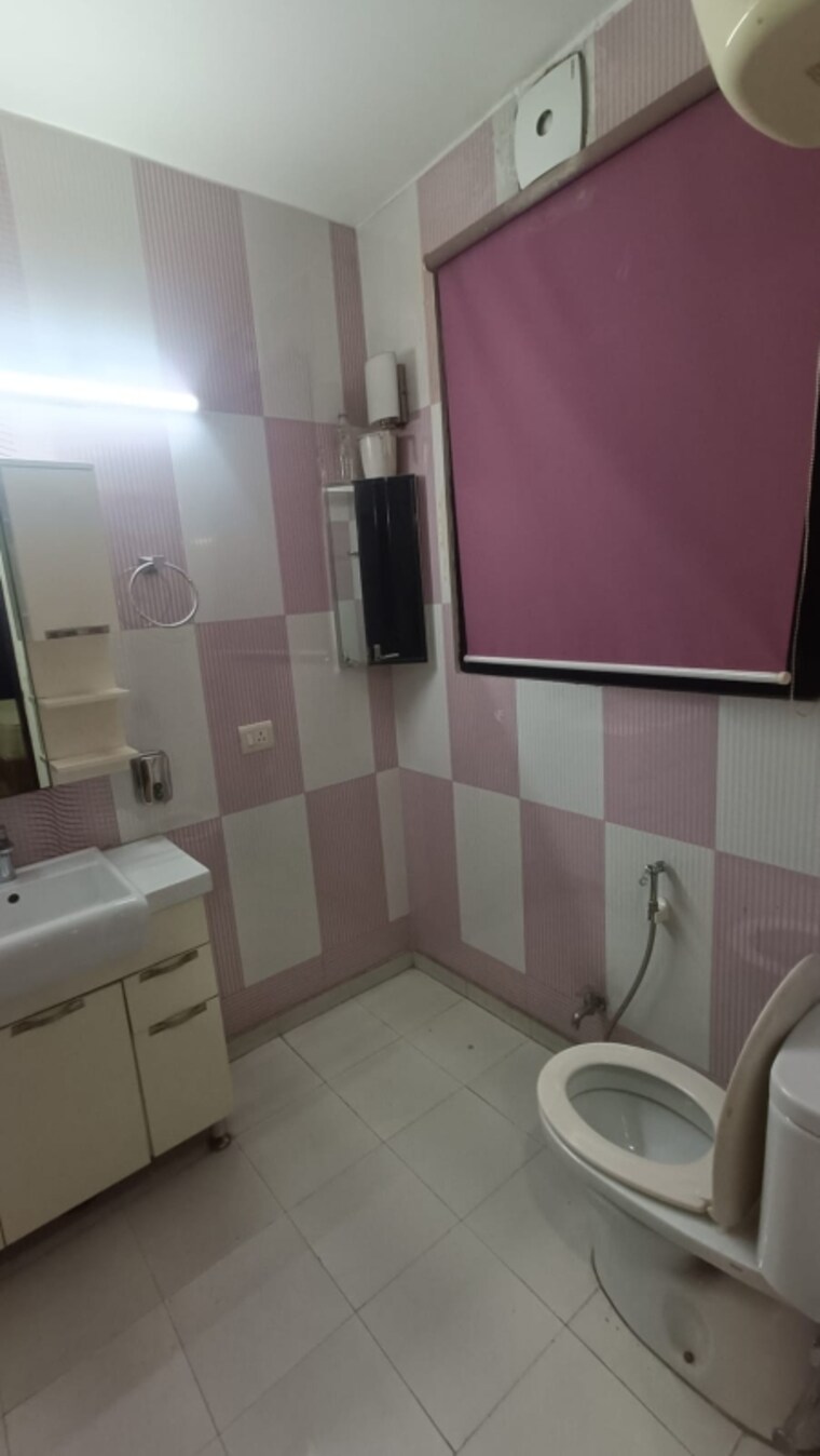 Attached Bathroom, kalkaji 3 Bedroom 1800 Sq.Ft. Builder Floor In Kalkaji Delhi 9564456