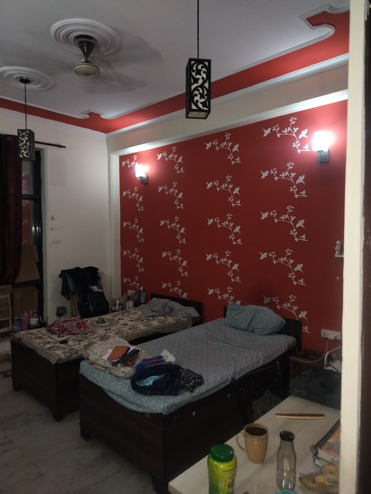 Room, sector 71 Pg For Girls In Sector 71 9564491