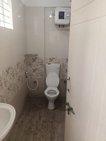 Bathroom in 1 BHK Apartment at Krishna Residency Kadubeesanahalli, Kadubeesanahalli – for Rent