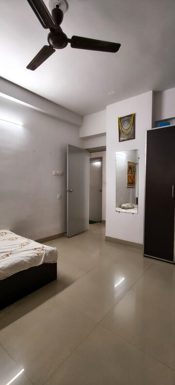 Room in 2 BHK Apartment at Mihan – for Rent