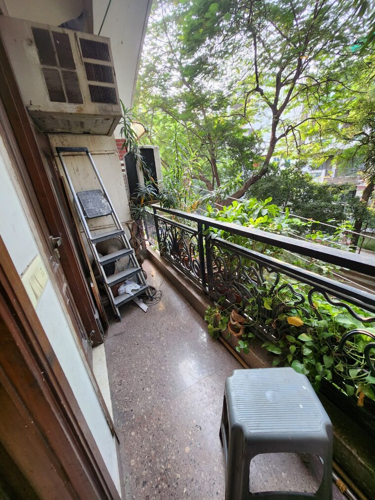 Balcony, rwa-chittaranjan-park-block-r 3 Bedroom 160 Sq.Yd. Builder Floor In Chittaranjan Park Delhi 9564512