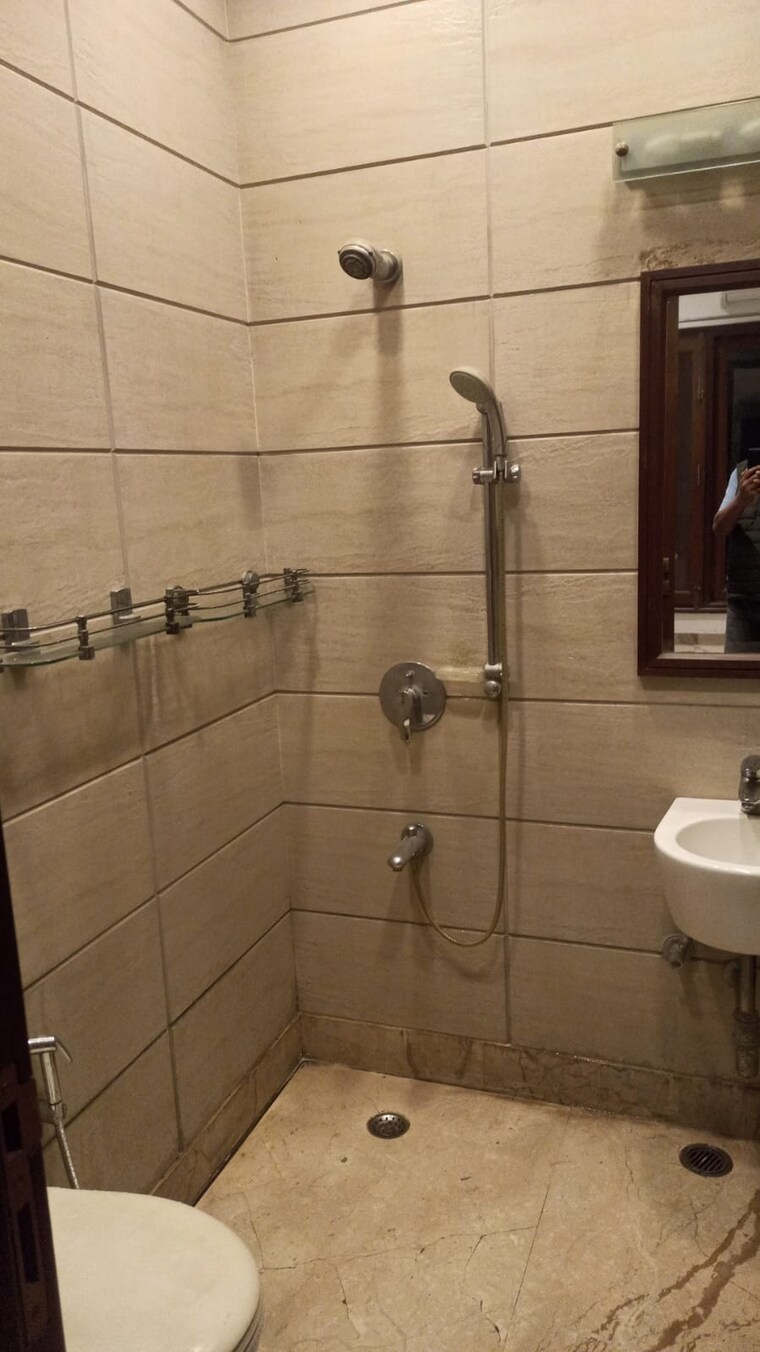 Bathroom, gulmohar park 3 Bedroom 200 Sq.Yd. Builder Floor In Gulmohar Park Delhi 9564515