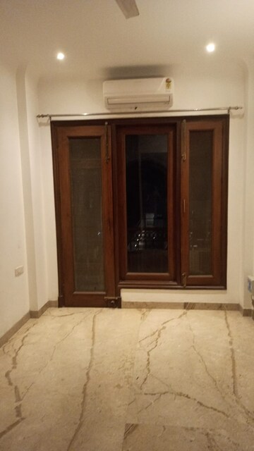 Room in 3 BHK Builder Floor at Gulmohar Park – for Rent