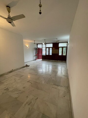 Room in 3 BHK Builder Floor at Hauz Khas – for Rent